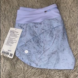 Lulu Lemon Speed Up 2.5 Short size 6